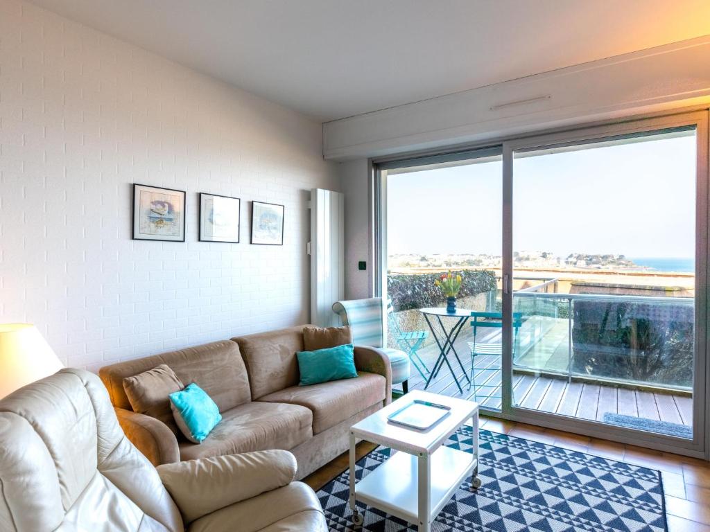 Posedenie v ubytovaní Apartment Le Parc de La Ronceray-5 by Interhome