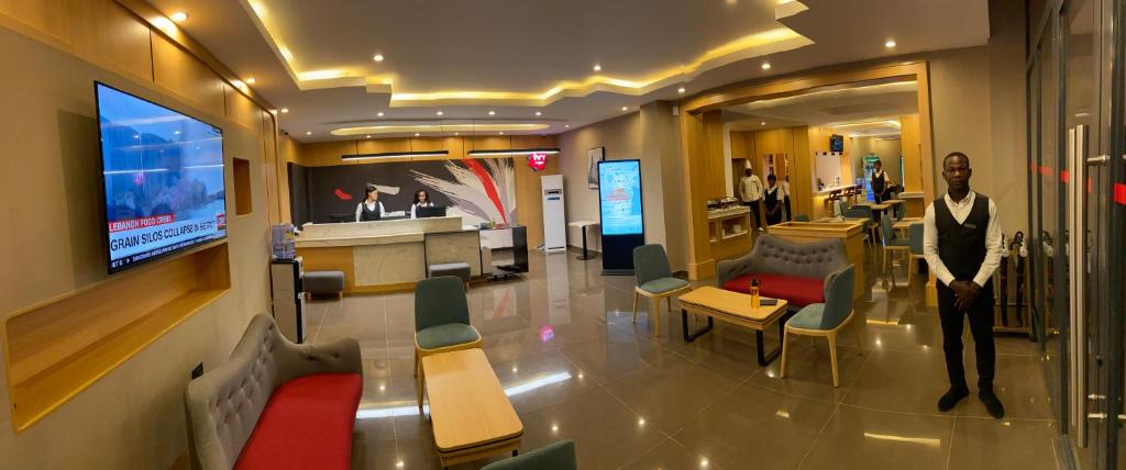 Μια τηλεόραση ή/και κέντρο ψυχαγωγίας στο Ivy Hotel Emerald