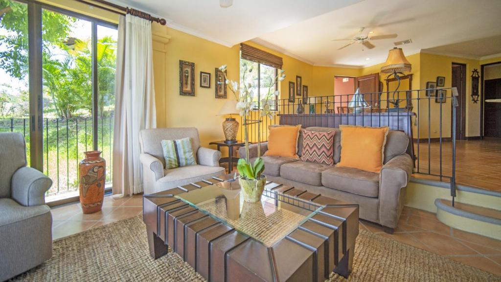 Posezení v ubytování Bougainvillea 1101 Luxury Apartment - Reserva Conchal