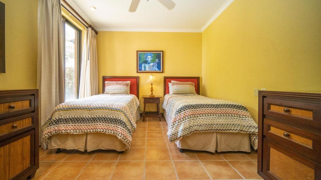Postel nebo postele na pokoji v ubytování Bougainvillea 1101 Luxury Apartment - Reserva Conchal