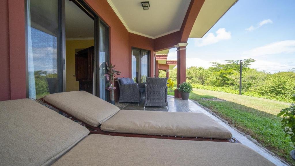 Posezení v ubytování Bougainvillea 1101 Luxury Apartment - Reserva Conchal