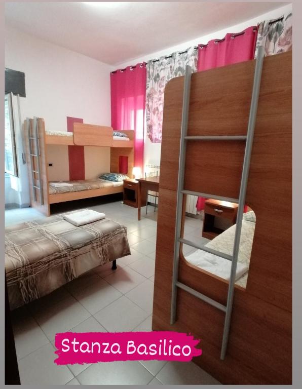 Postel nebo postele na pokoji v ubytování Perla del Levante Hostel