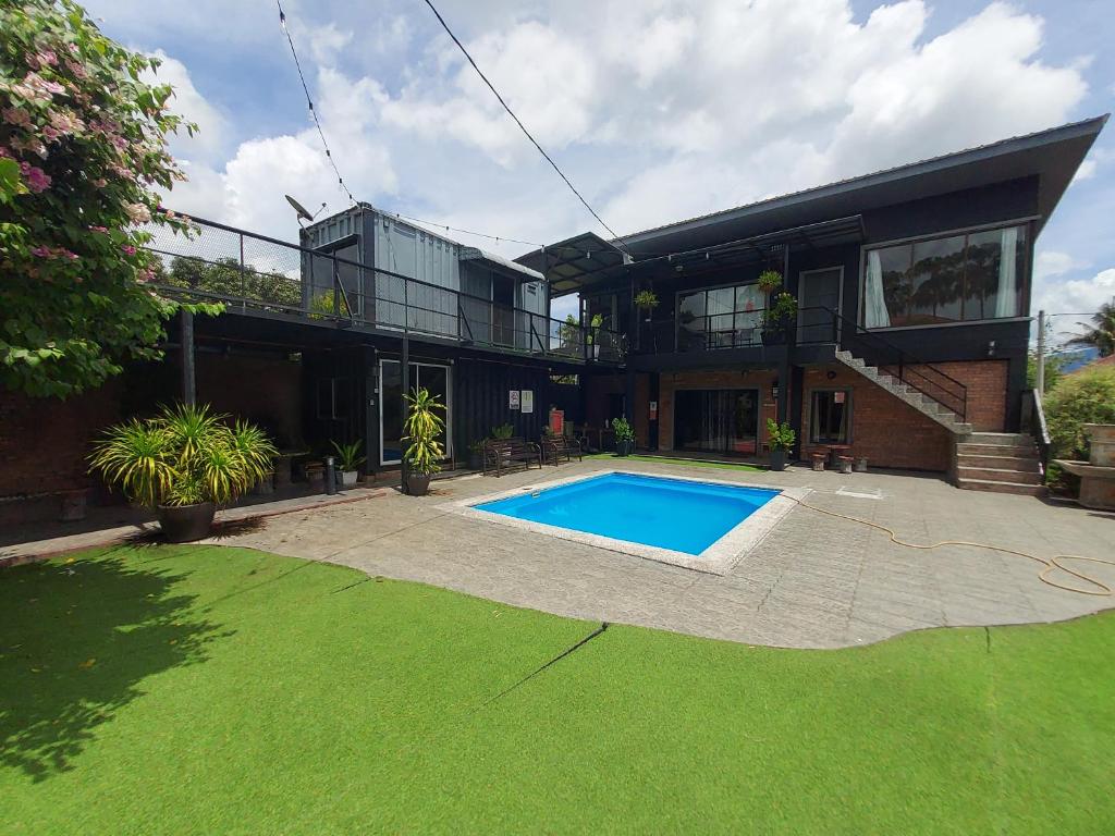 a house with a swimming pool in the yard at Safar House & Cabin (Muslim) in Kuala Kangsar