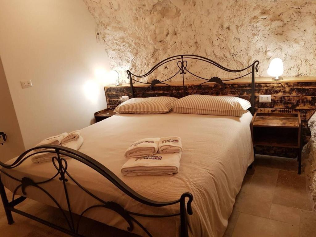 Tempat tidur dalam kamar di Cafuorchie - Arco Pronti