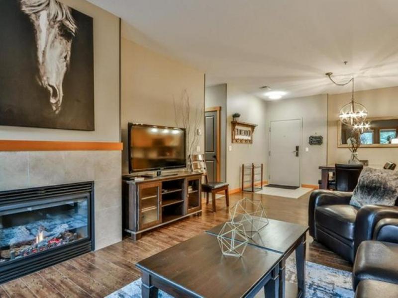 Suites with Pool & Hot tubs managed by Little Sister Getaways - Resim 42