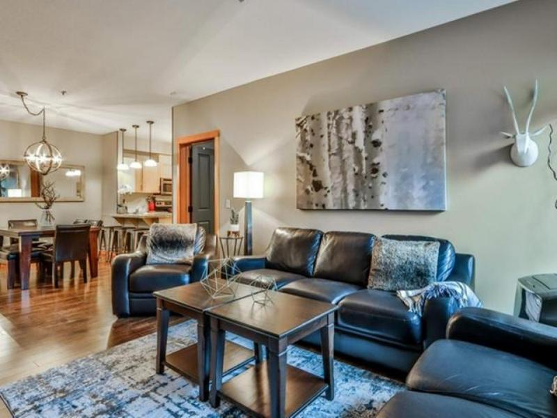 Suites with Pool & Hot tubs managed by Little Sister Getaways - Resim 5