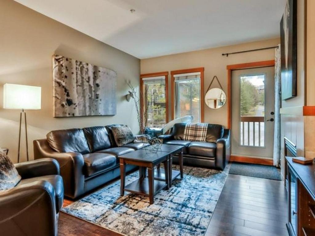 Suites with Pool & Hot tubs managed by Little Sister Getaways - Resim 39