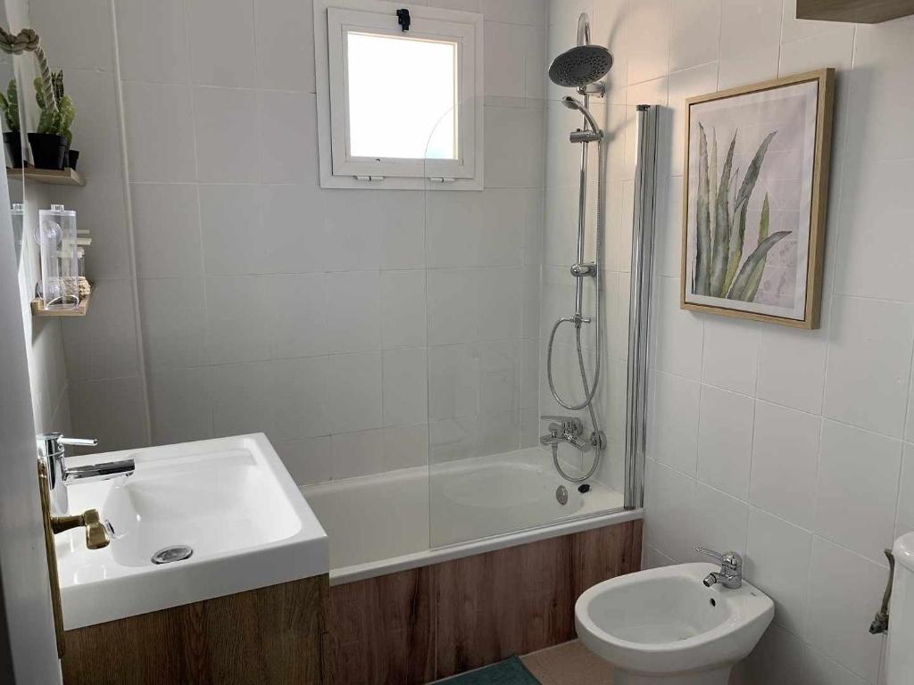 Koupelna v ubytování Duplex dos dormitorios acceso directo a la playa