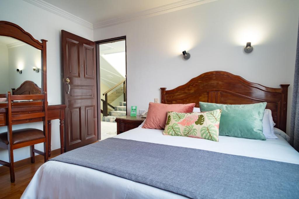 Postel nebo postele na pokoji v ubytování Hotel Virrey Central