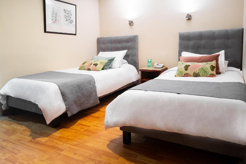 Postel nebo postele na pokoji v ubytování Hotel Virrey Central