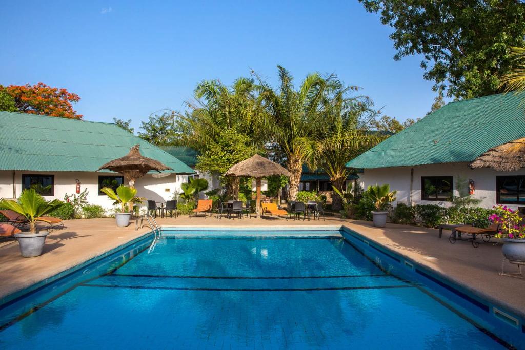 - une piscine en face du complexe dans l'établissement Le Bedik de Kédougou, à Kédougou