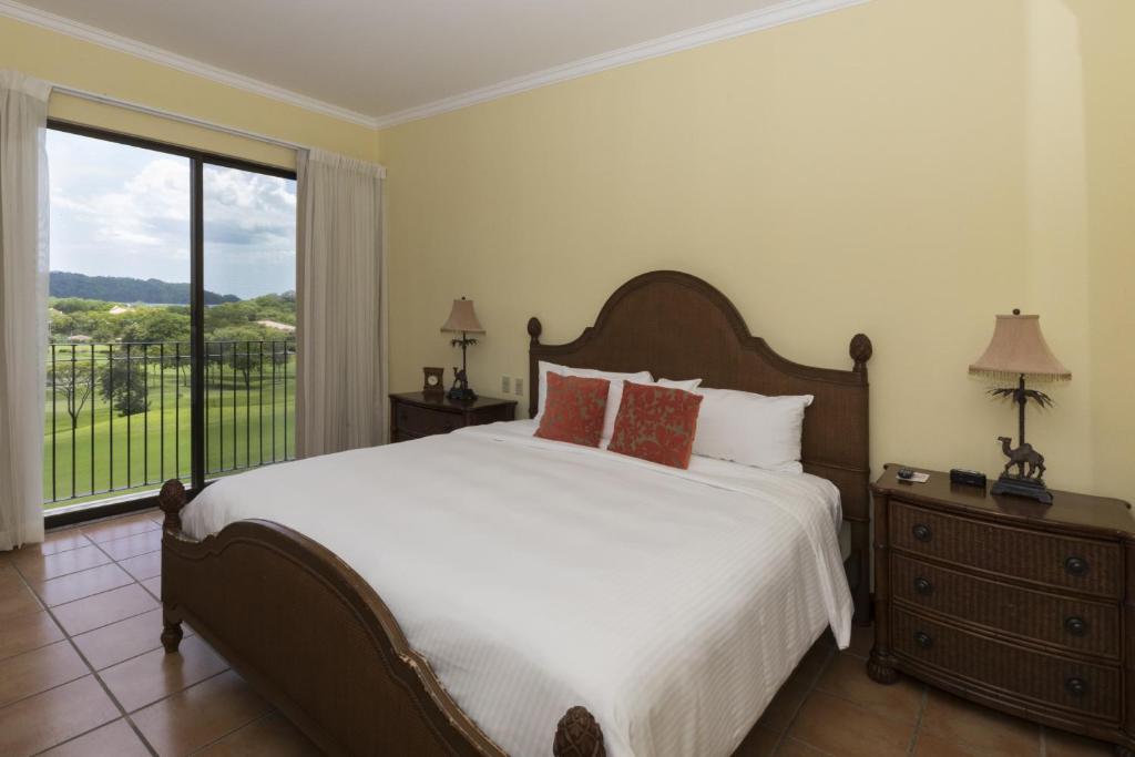 Postel nebo postele na pokoji v ubytování Bougainvillea 5306 Luxury Apartment - Reserva Conchal
