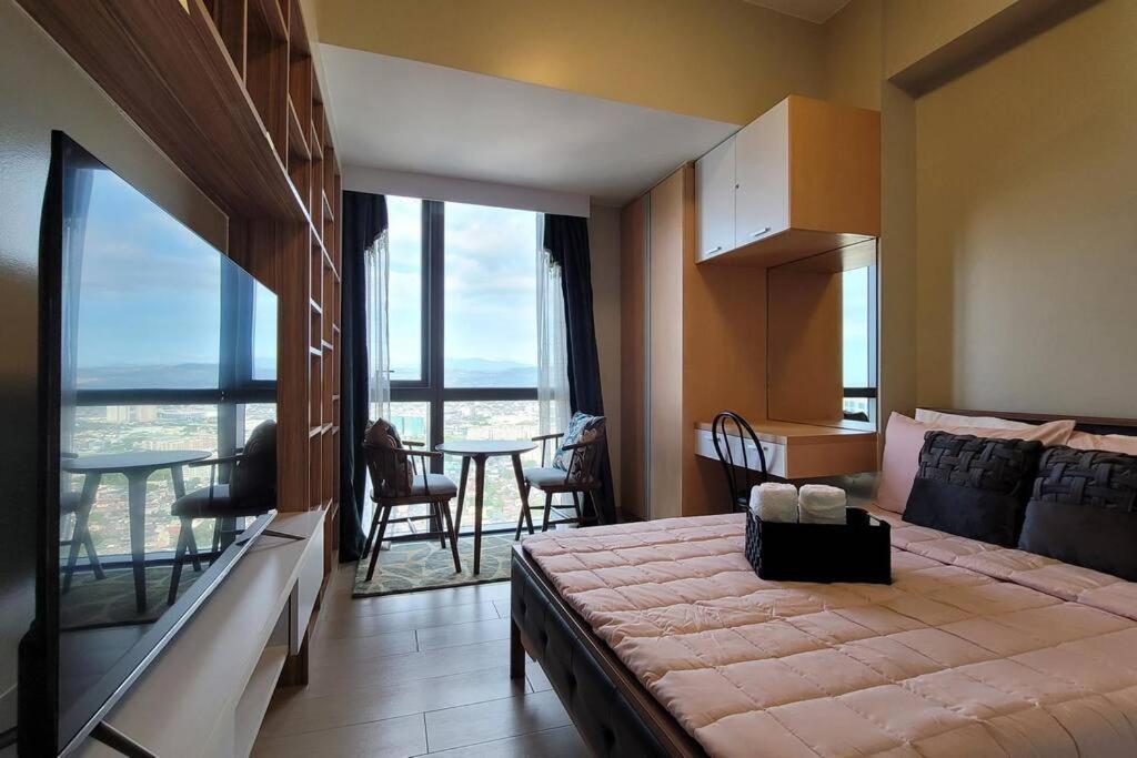 Prime View Eastwood Condo