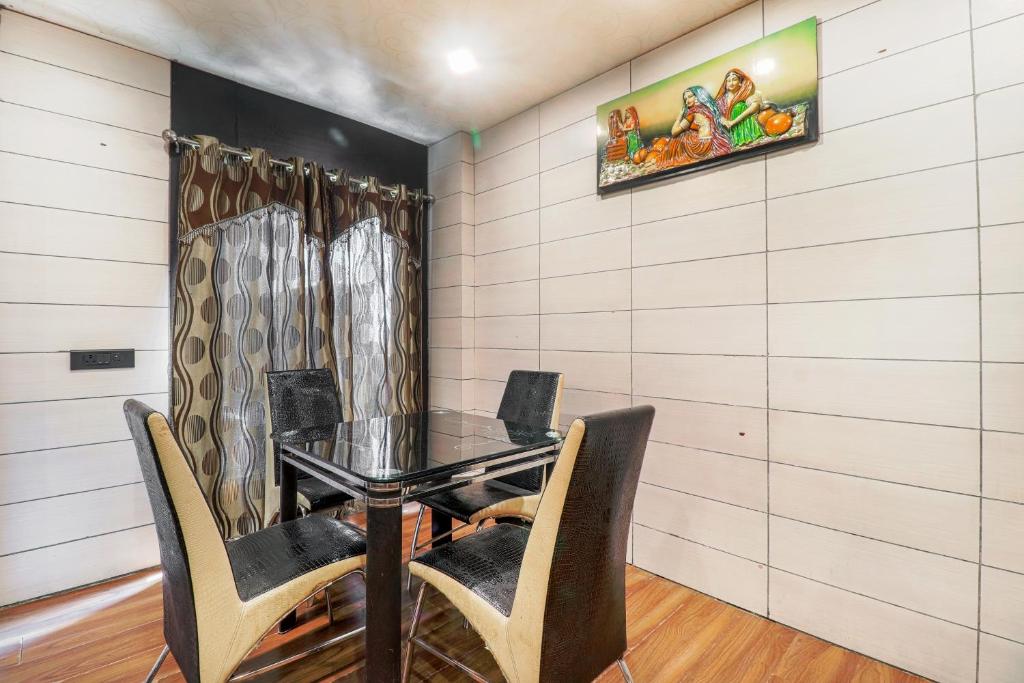 Fotografie z fotogalerie ubytování Oaktel Hotel Grand Shiva Near Ganga Ghat v destinaci Haridvár
