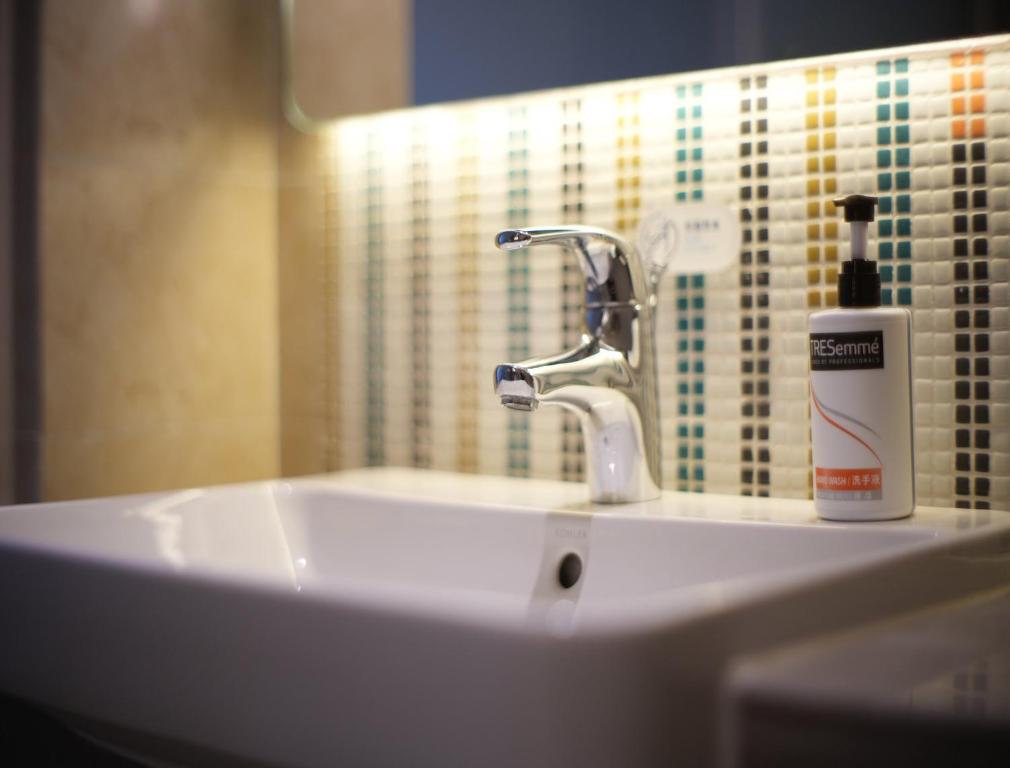 Holiday Inn Express Shanghai Pujiang, an IHG Hotel - Standard Queen Room