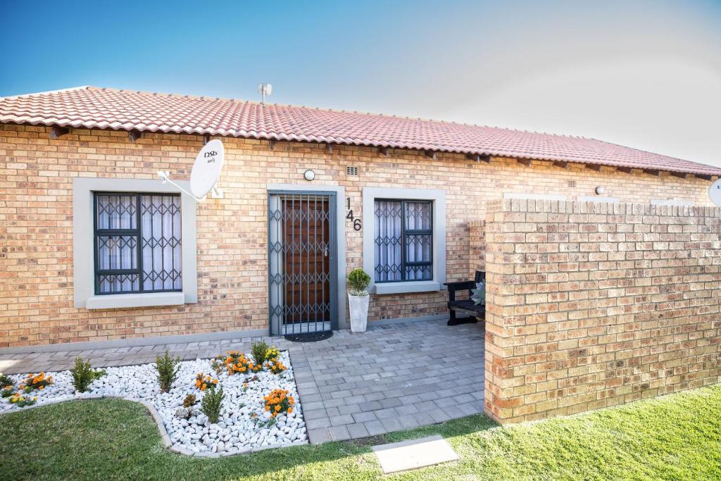 Secunda, Mpumalanga No Loadshedding -3 Bedroom House - Housity