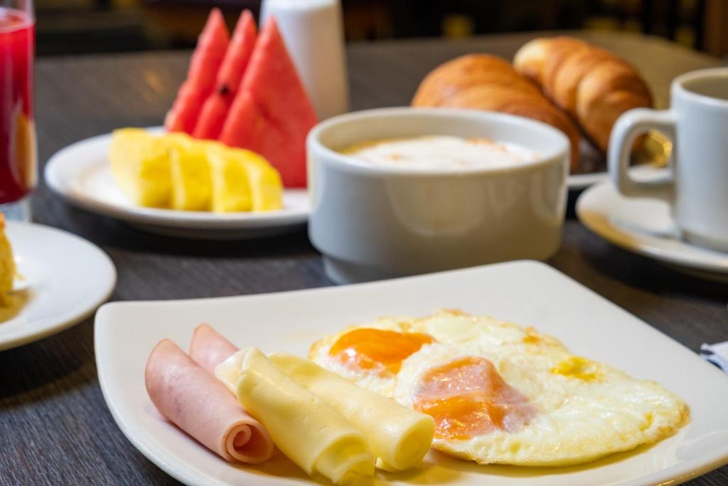 Možnosti snídaně pro hosty v ubytování Hotel Virrey Central