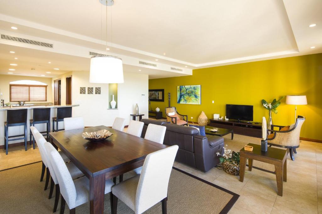 TV a/nebo společenská místnost v ubytování Jobo 7 Luxury Penthouse - Reserva Conchal
