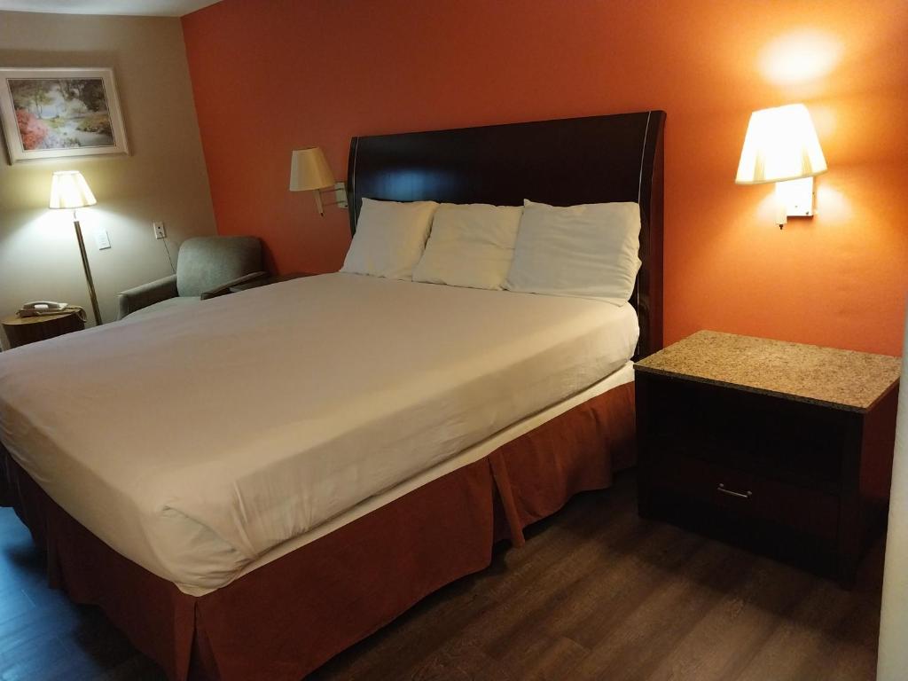 A bed or beds in a room at Fairway Inn La Porte