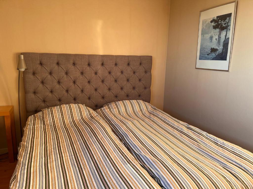 Postel nebo postele na pokoji v ubytování Strömstad lägenhet nära hav och stad