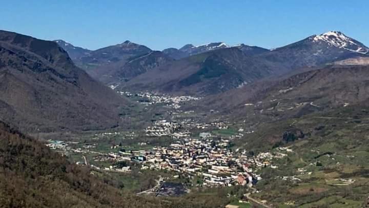 a town in the middle of a mountain range at VUT El Refugio in Villablino