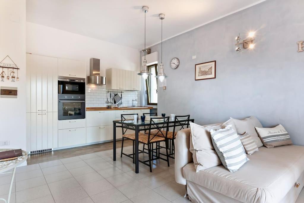 A kitchen or kitchenette at Cozy Flat and Terrace - 2 min from the beach by Sweet Home Puglia Apartments