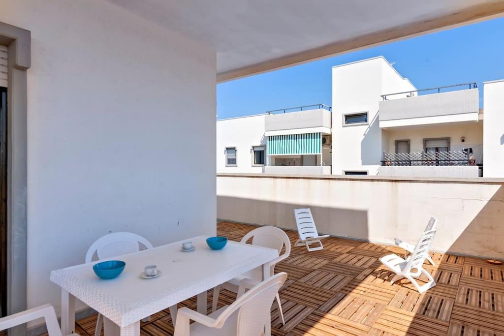 A balcony or terrace at Cozy Flat and Terrace - 2 min from the beach by Sweet Home Puglia Apartments