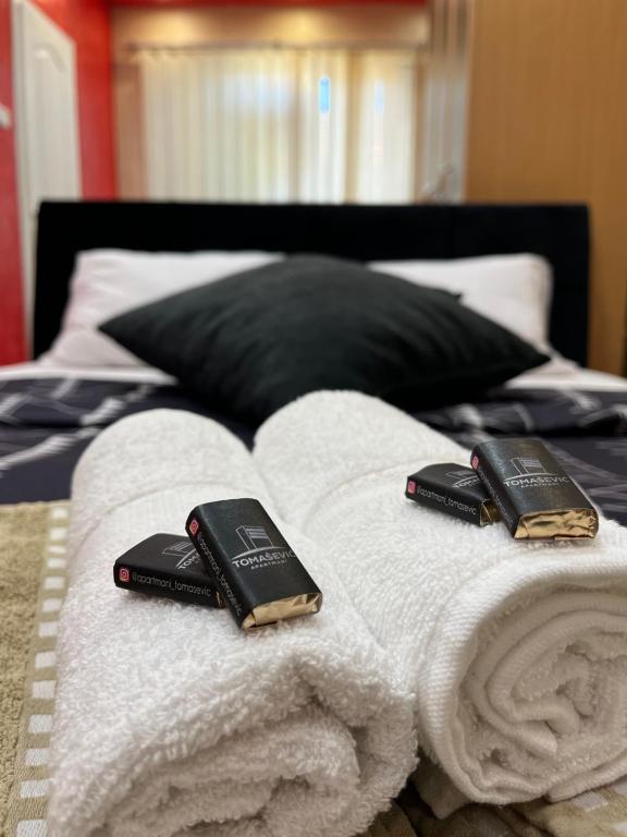 Postel nebo postele na pokoji v ubytování Apartmani Tomašević