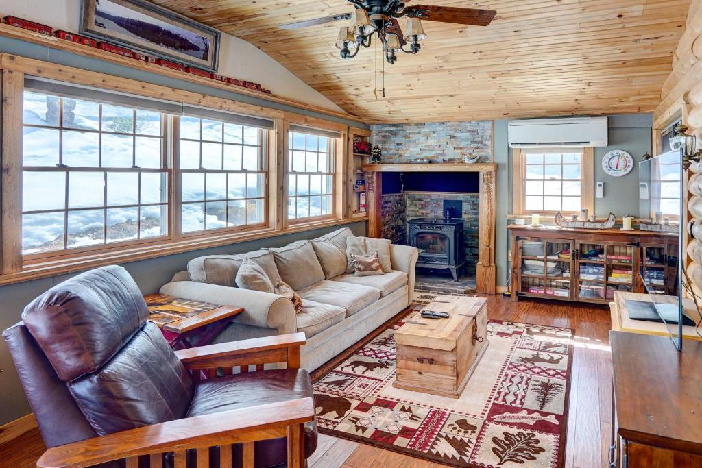 Riverfront Lake Luzerne Vacation Rental with Dock!, Lake Luzerne