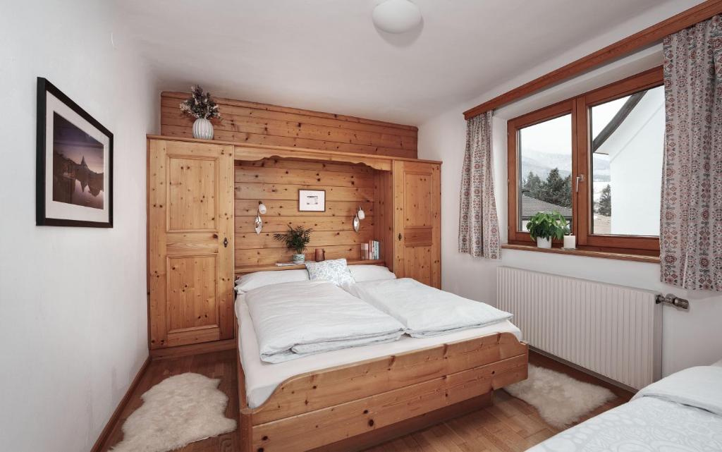 a bedroom with a bed and a window at Appartement Leni Leogang in Leogang