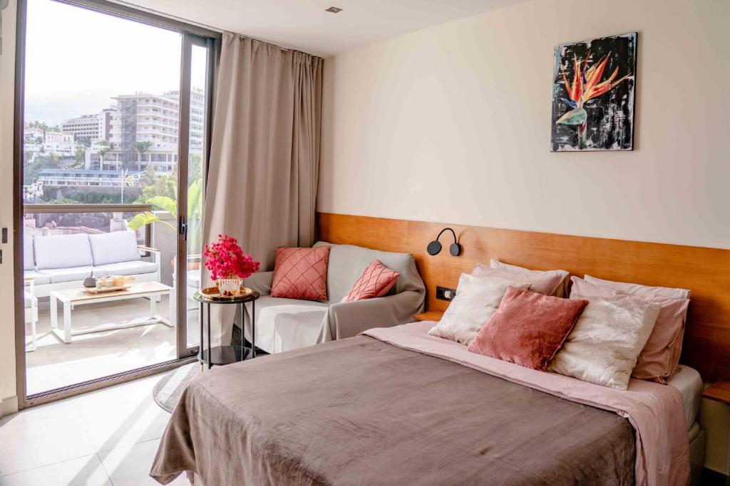 Postel nebo postele na pokoji v ubytování Luxury Atlantic Studio Puerto de la Cruz