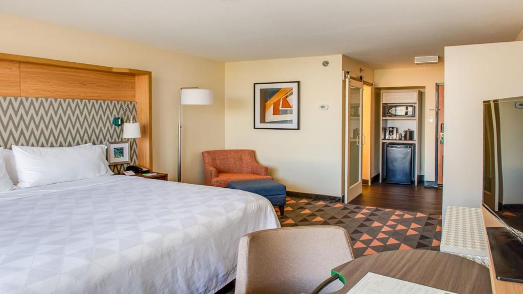 Postel nebo postele na pokoji v ubytování Holiday Inn Phoenix-Mesa Chandler by IHG