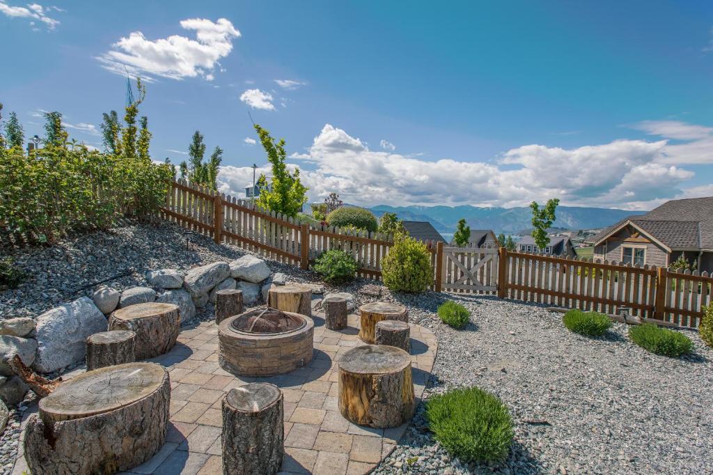 LakeView Landing 16 with Carriage House, Chelan (updated prices 2024)