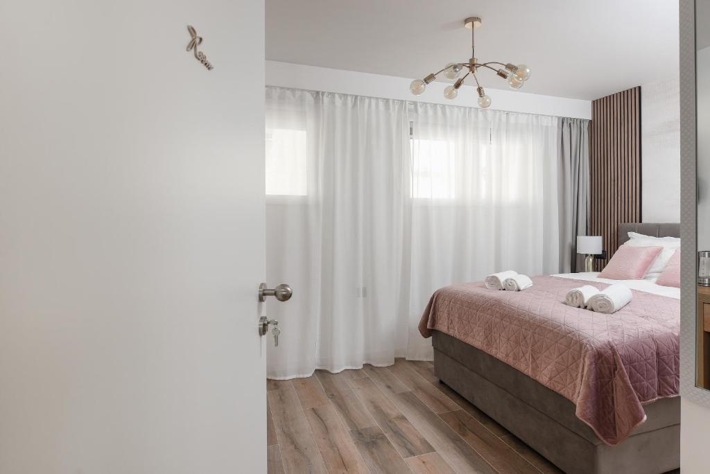 Aura Exclusive Apartment & Room - 1