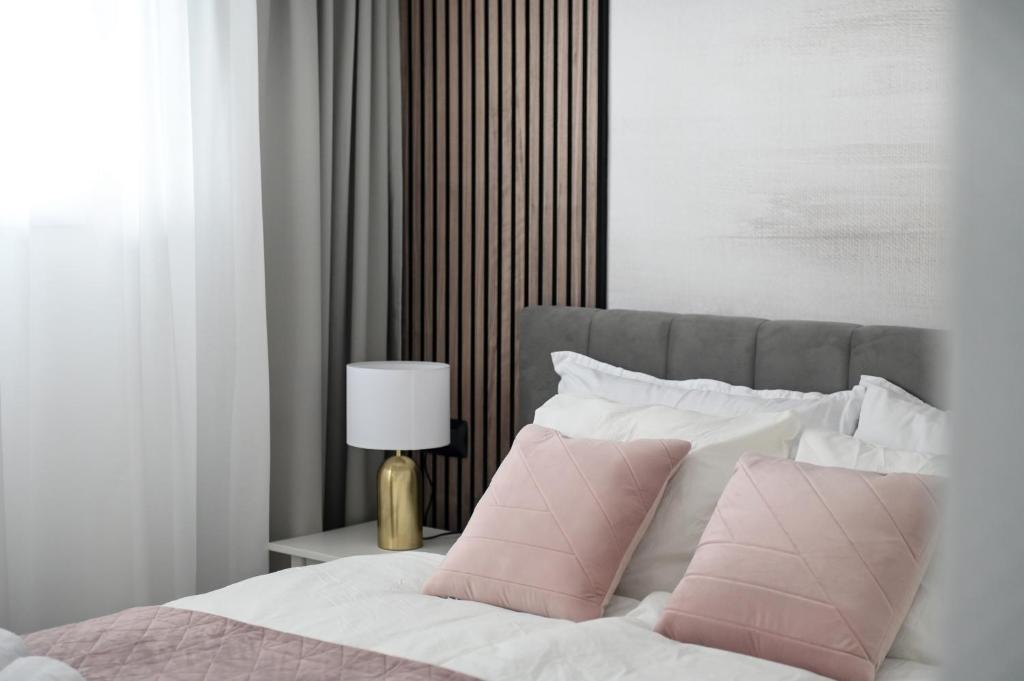 Aura Exclusive Apartment & Room - 2