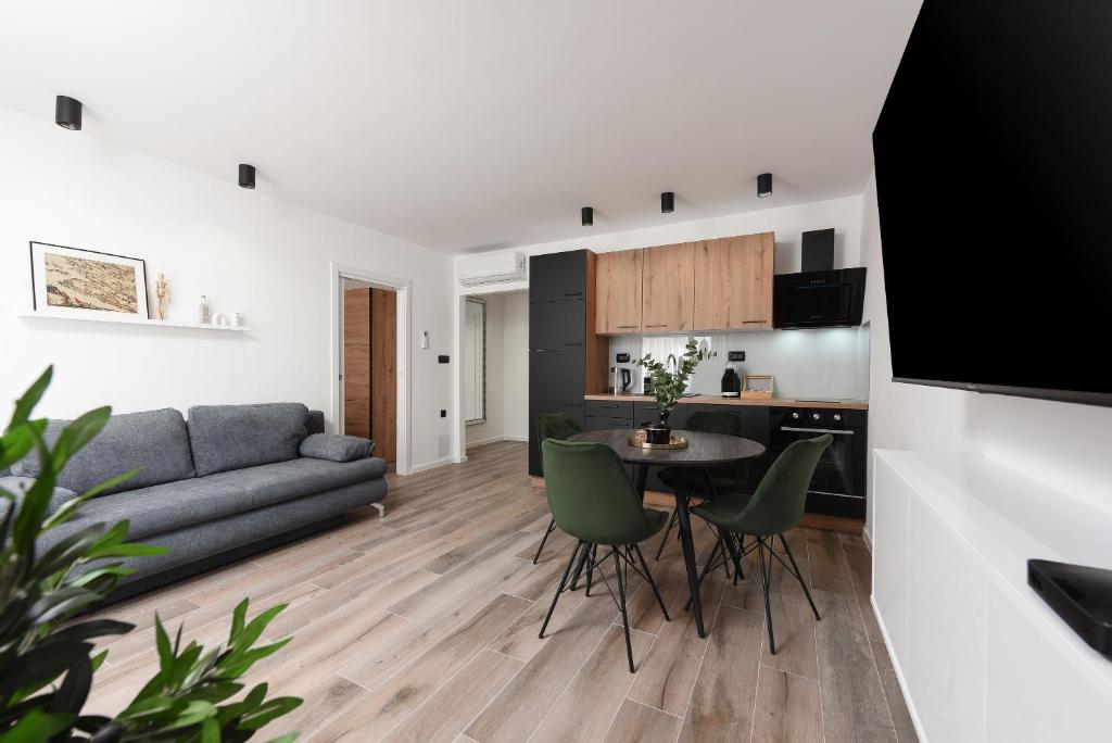 Aura Exclusive Apartment & Room - 17