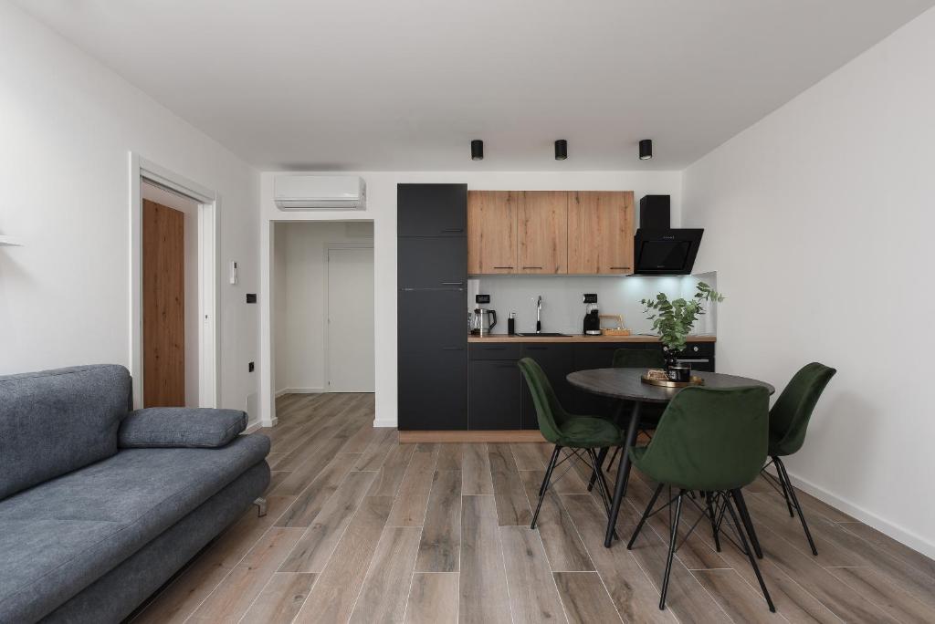 Aura Exclusive Apartment & Room - 18