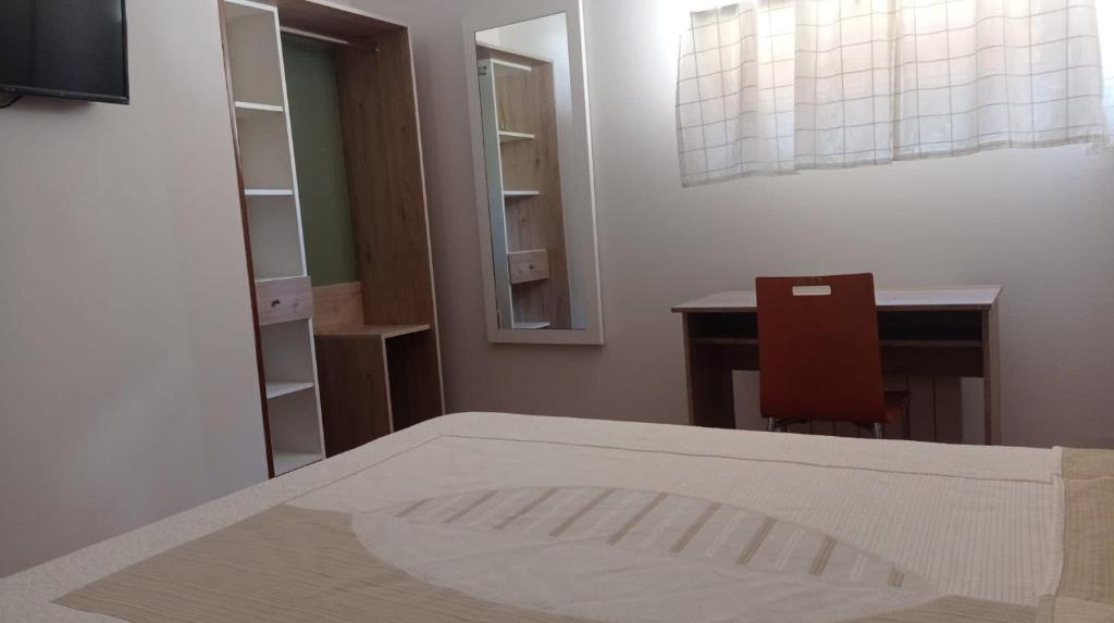 Alojamiento Numancia Pensión - 11