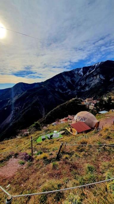 Příroda nedaleko luxury tent