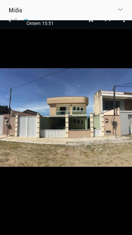 una foto de un edificio en el desierto en Sobrado, en Rio das Ostras
