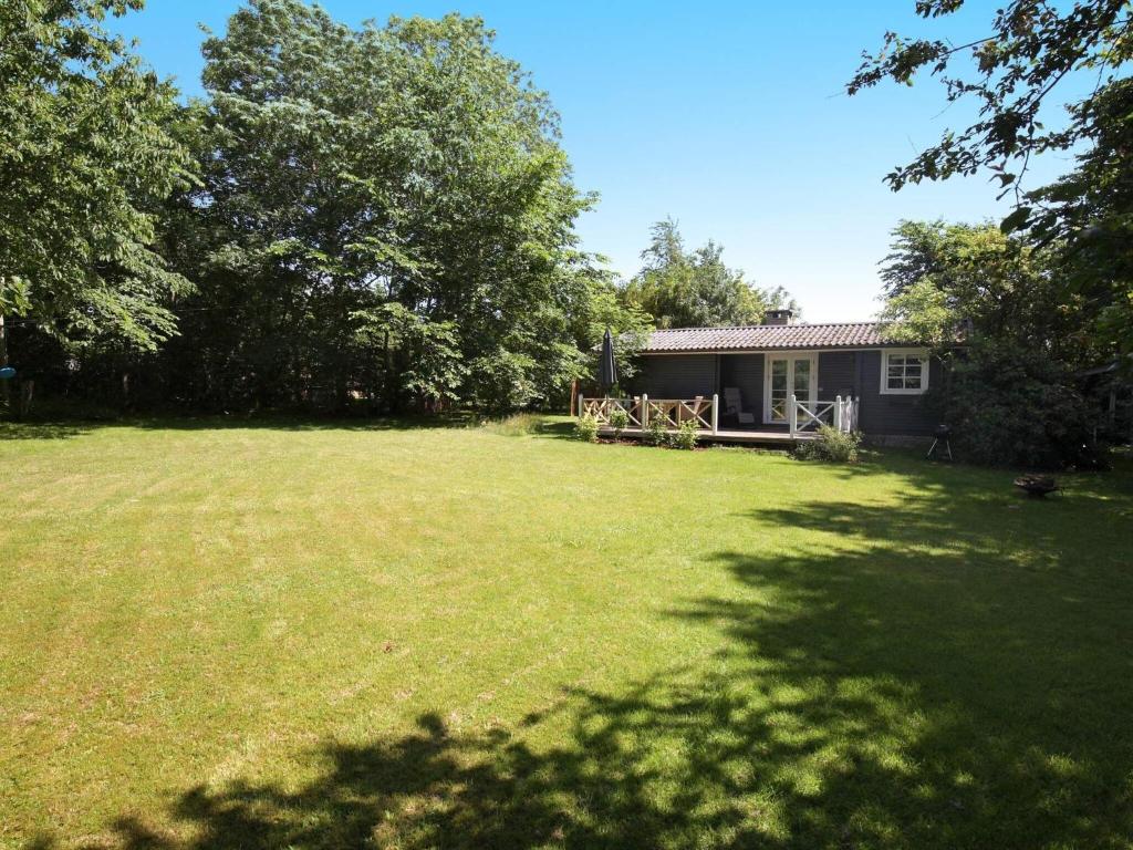 Κήπος έξω από το 5 person holiday home in Vejby-By Traum