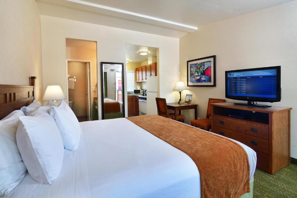 Lamplighter Inn & Suites at SDSU - Kamer Met Kingsize Bed En Keuken – Niet-Rokers