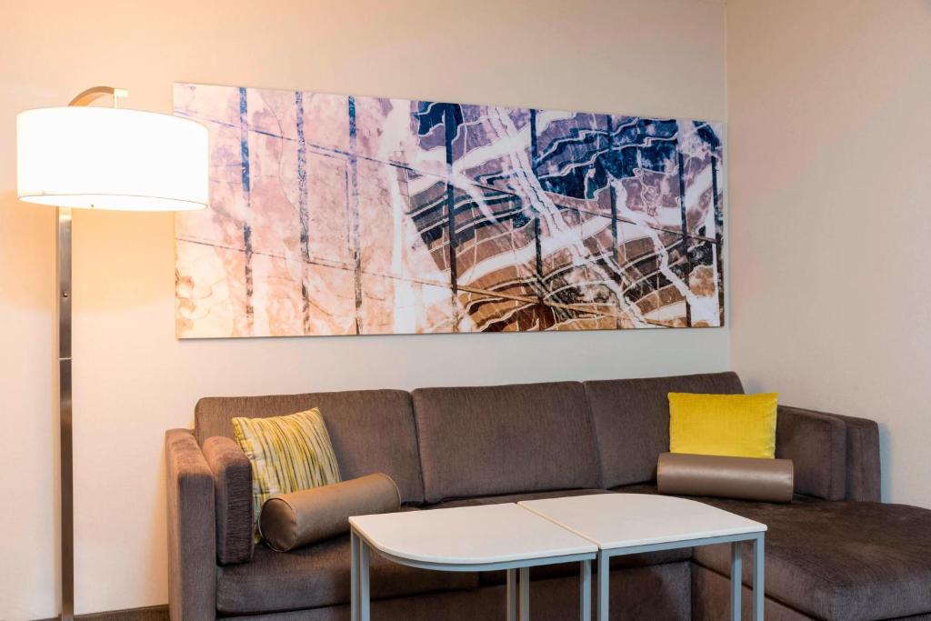 Posezení v ubytování SpringHill Suites by Marriott Chicago O'Hare