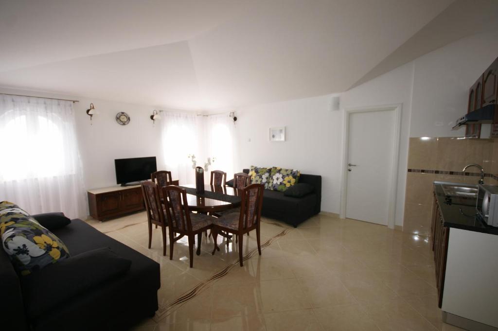 Kuchyňa alebo kuchynka v ubytovaní Apartments Villa Rosina