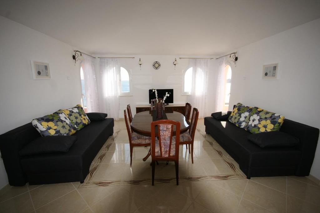 Posedenie v ubytovaní Apartments Villa Rosina