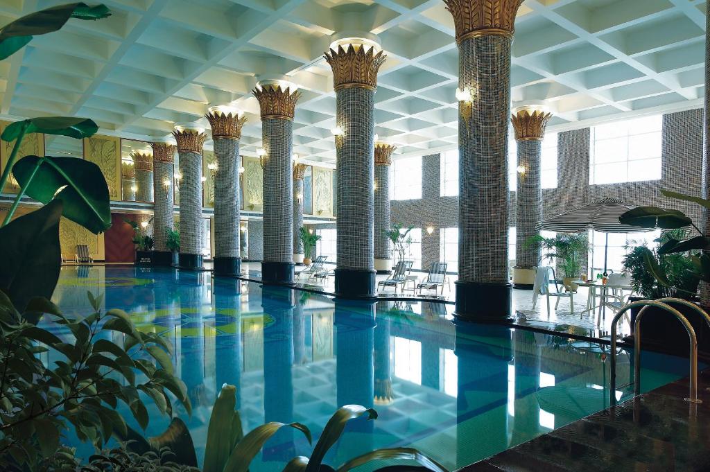 Bazén v ubytování Regal Palace Hotel nebo v jeho okolí