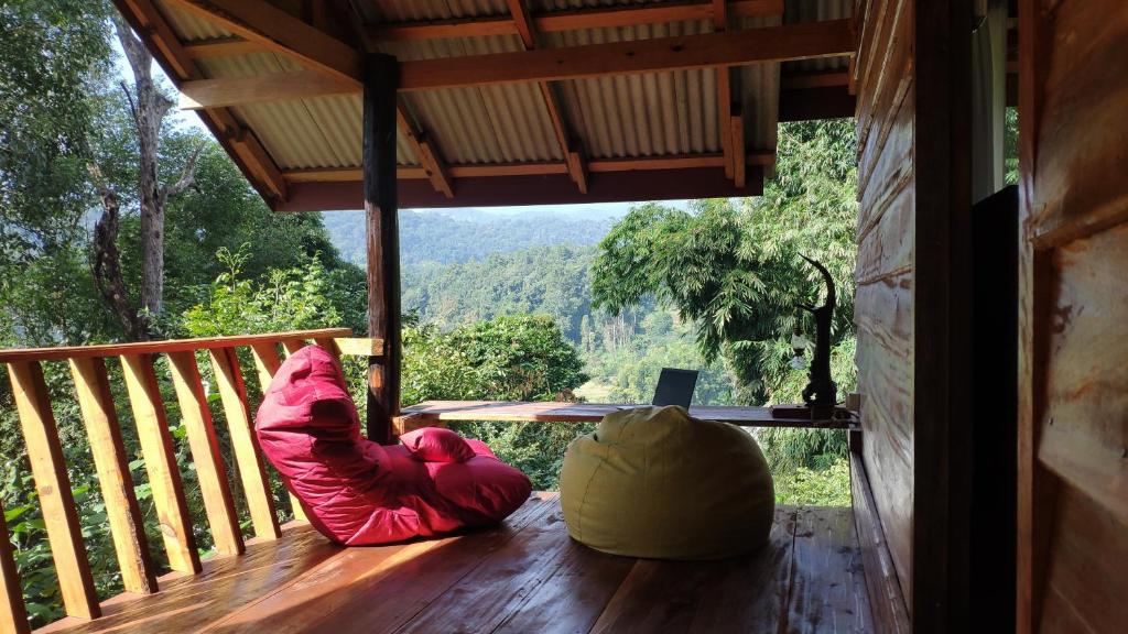 Balkón nebo terasa v ubytování PeaMoo Homestay