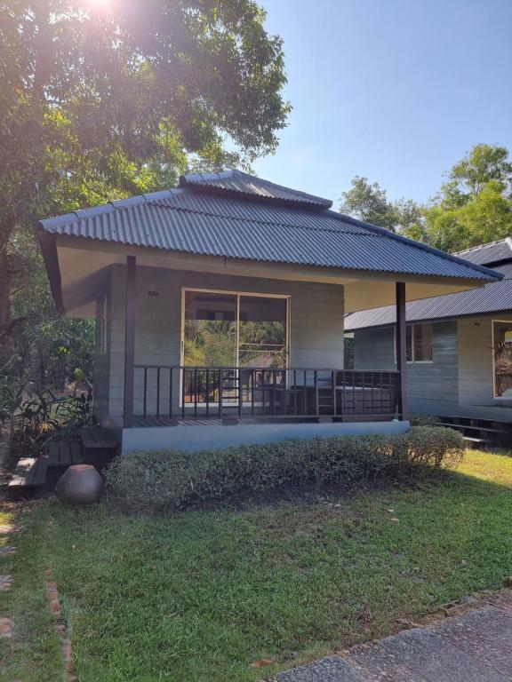 Phayam Cottage Resort - Habitación Doble Estándar Con Ventilador