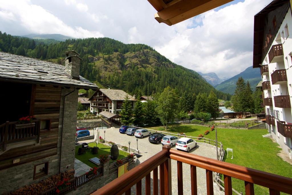 Nespecifikovaný výhled na hory nebo výhled na hory při pohledu z hotelu