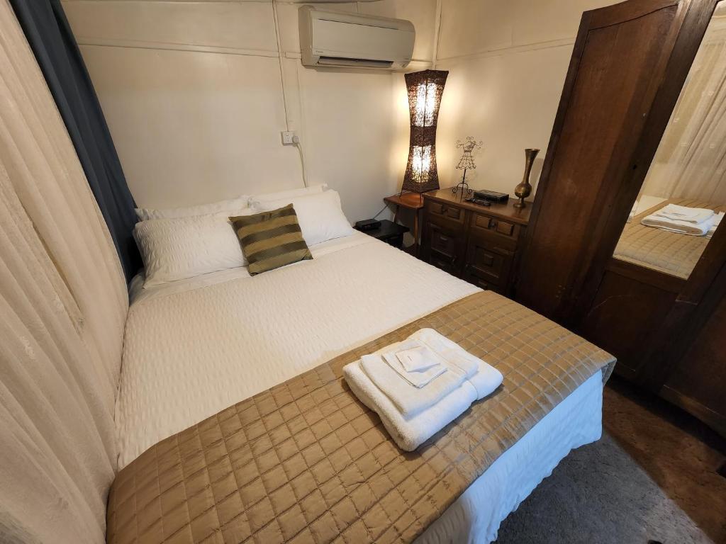 Легло или легла в стая в Adorabe 1-Bedroom guesthouse with free parking on premises